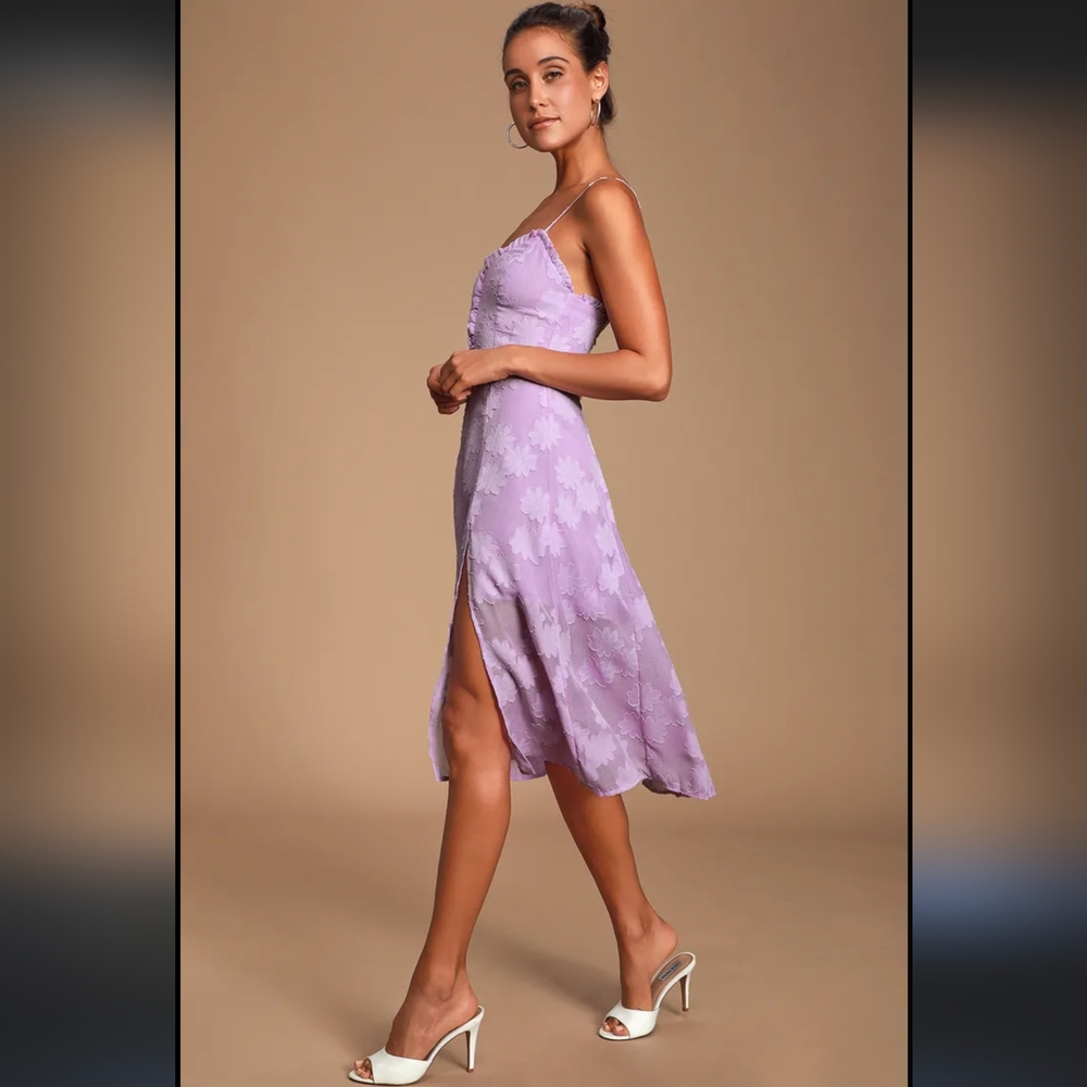 ASTR The Label Elaina Lavender Floral Applique Midi Dress Size Small